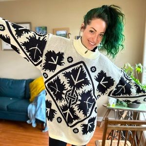Vintage oversized black and white sweater